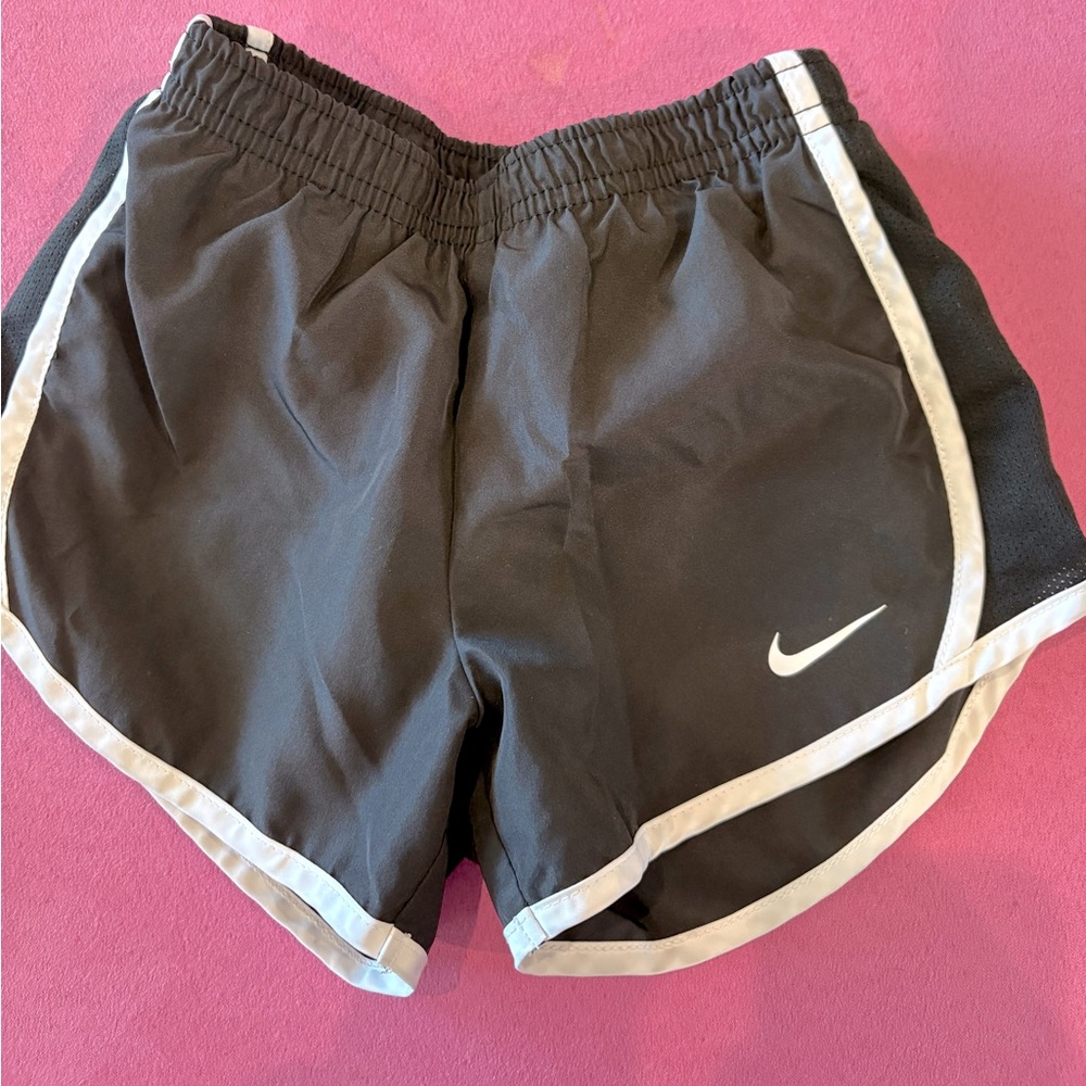 Vguc Nike shorts.